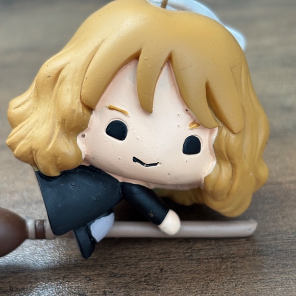 Hallmark Harry Potter Hermoine Granger Broomstick Quidditch Christmas Ornament - Picture 5 of 8